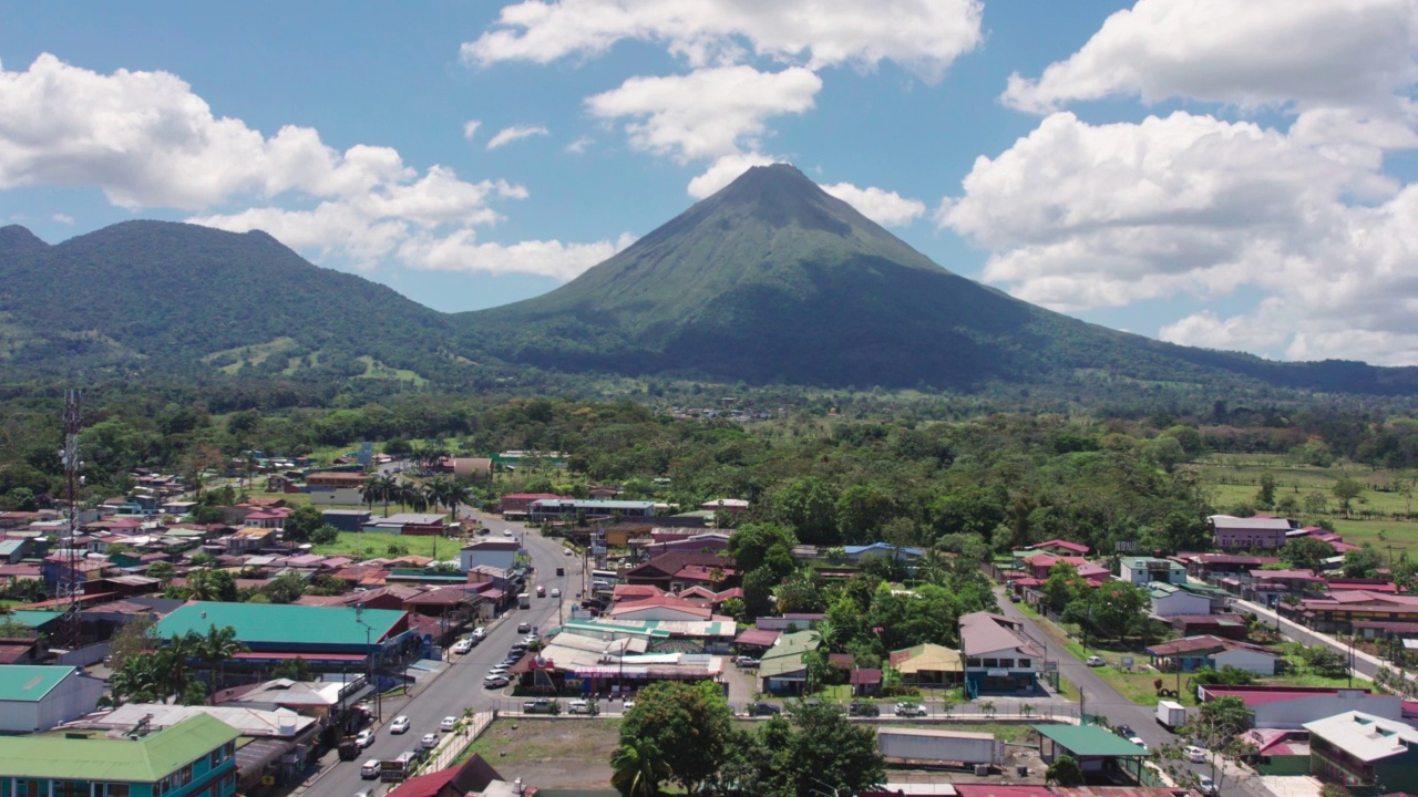 拉福图纳和阿雷纳火山的景色，哥斯达黎加视频素材