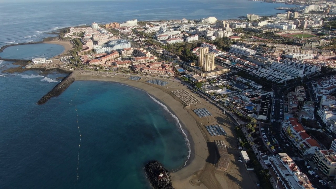 在哥斯达黎加阿德耶，特内里费，加那利群岛的Playa de Las Americas鸟瞰图视频素材