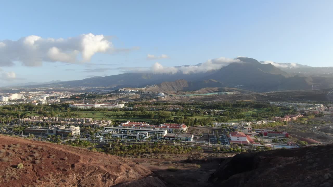 Playa de Las Americas (Costa Adeje)无人机拍摄，特内里费，加那利群岛，西班牙视频素材