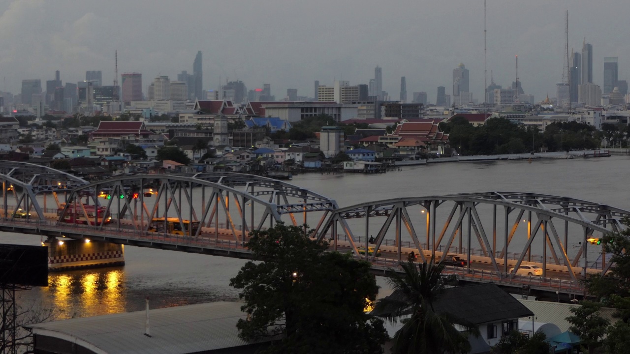 横跨湄南河的Krung Thon桥，泰国曼谷。视频素材