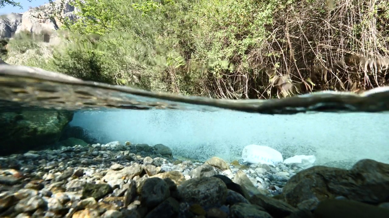 裂射河流水下水源泉时淡水视频素材