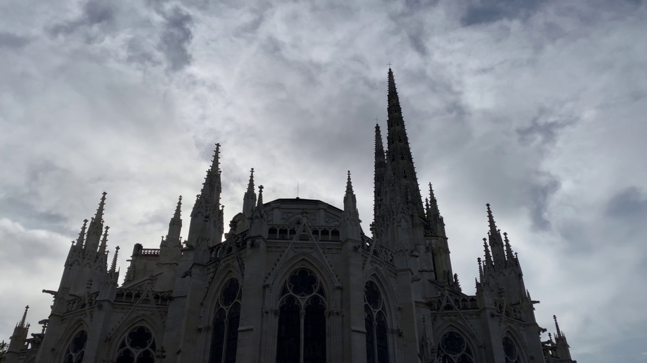 波尔多大教堂，正式名称为波尔多圣安德鲁大教堂(法语:Cathédrale-Primatiale Saint-André de Bordeaux)，位于法国波尔多，是一座献给圣安德鲁的罗马天主教教堂。视频素材