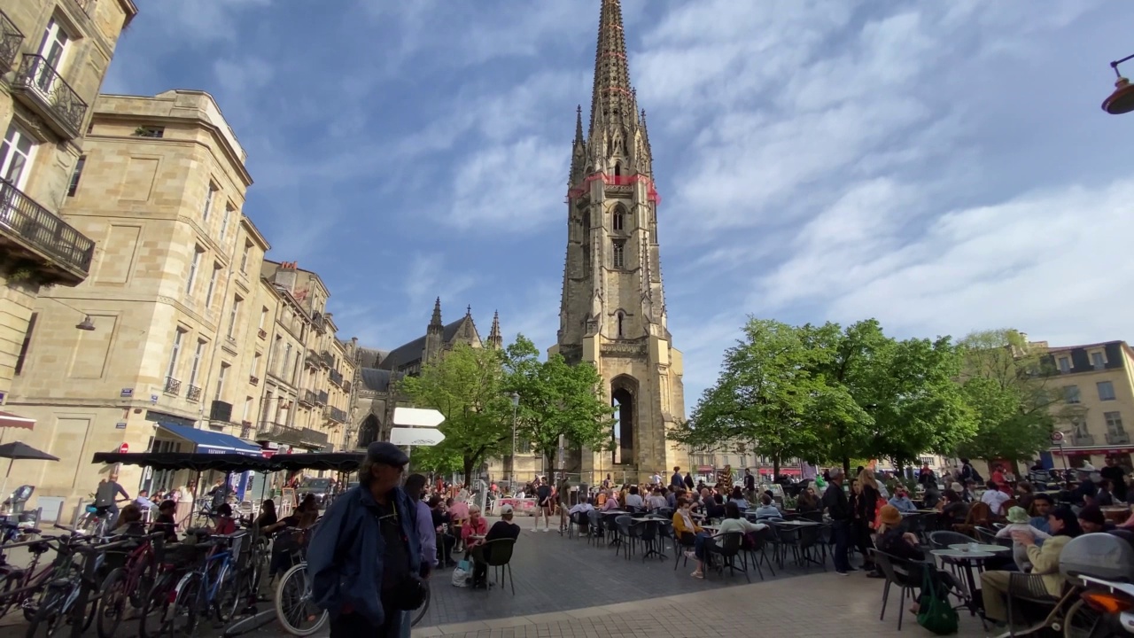 波尔多大教堂，正式名称为波尔多圣安德鲁大教堂(法语:Cathédrale-Primatiale Saint-André de Bordeaux)，位于法国波尔多，是一座献给圣安德鲁的罗马天主教教堂。视频素材