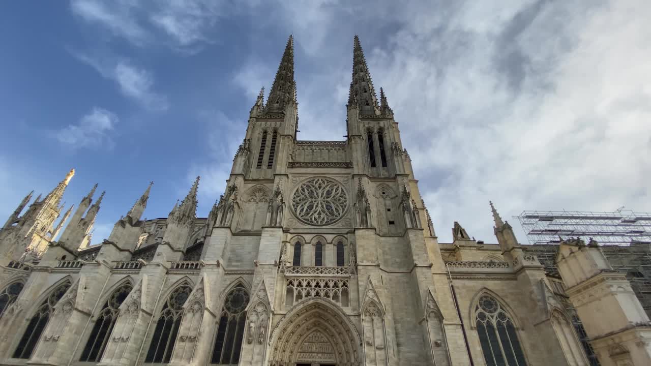 波尔多大教堂，正式名称为波尔多圣安德鲁大教堂(法语:Cathédrale-Primatiale Saint-André de Bordeaux)，位于法国波尔多，是一座献给圣安德鲁的罗马天主教教堂。视频素材