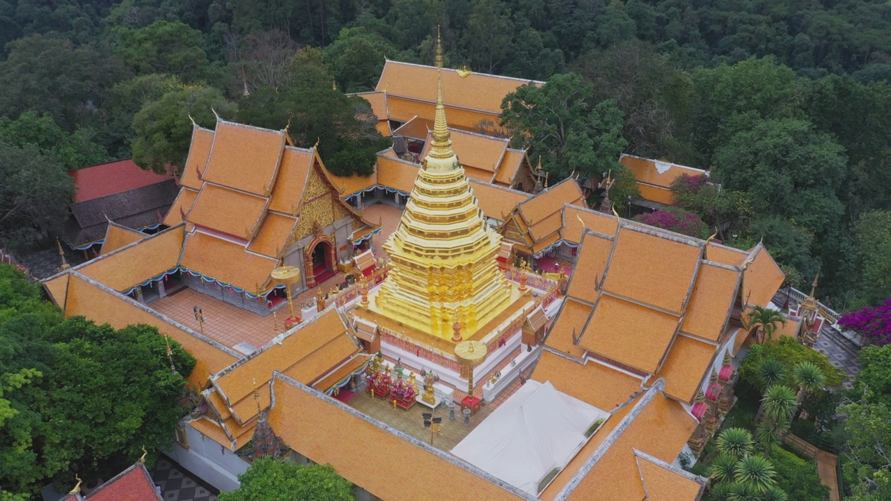 泰国著名寺庙清迈素贴寺鸟瞰图。视频素材