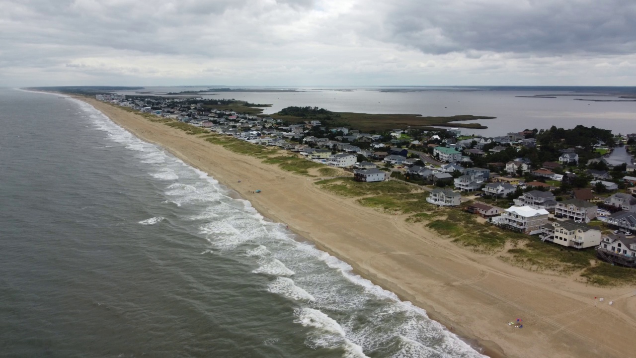 鸟瞰海滨住宅视频素材