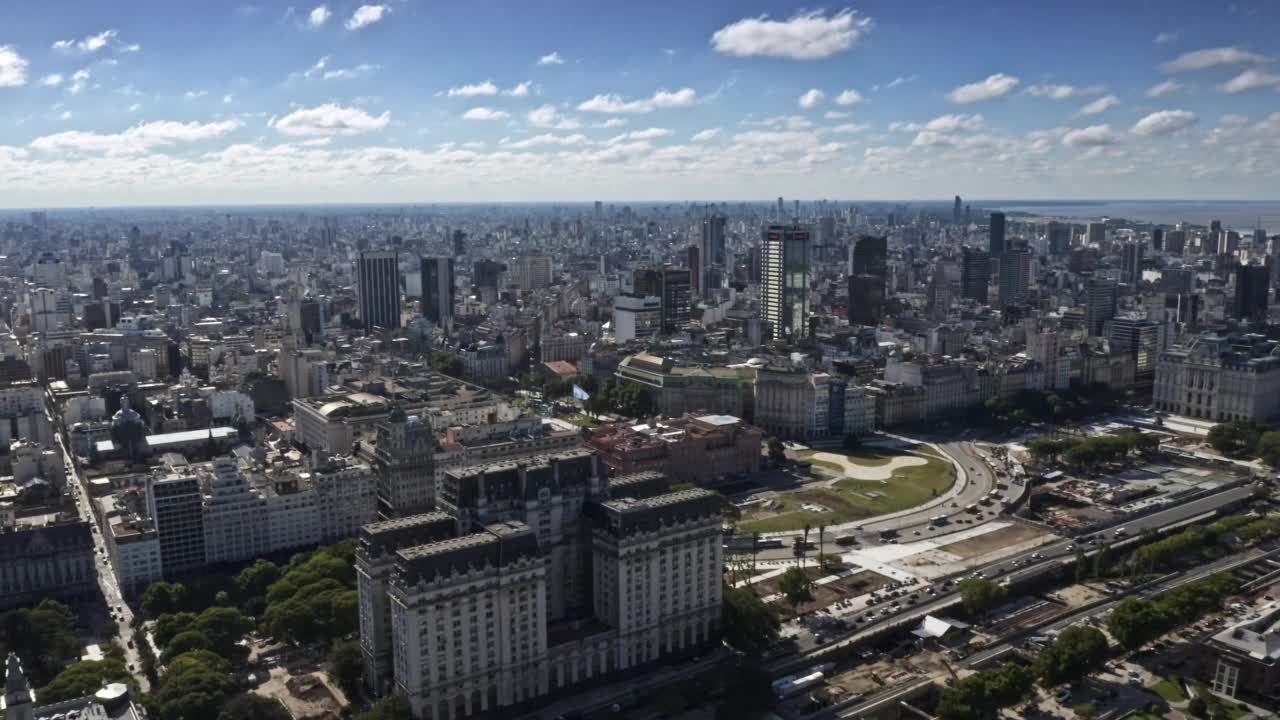 布宜诺斯艾利斯市中心建筑的鸟瞰图视频素材