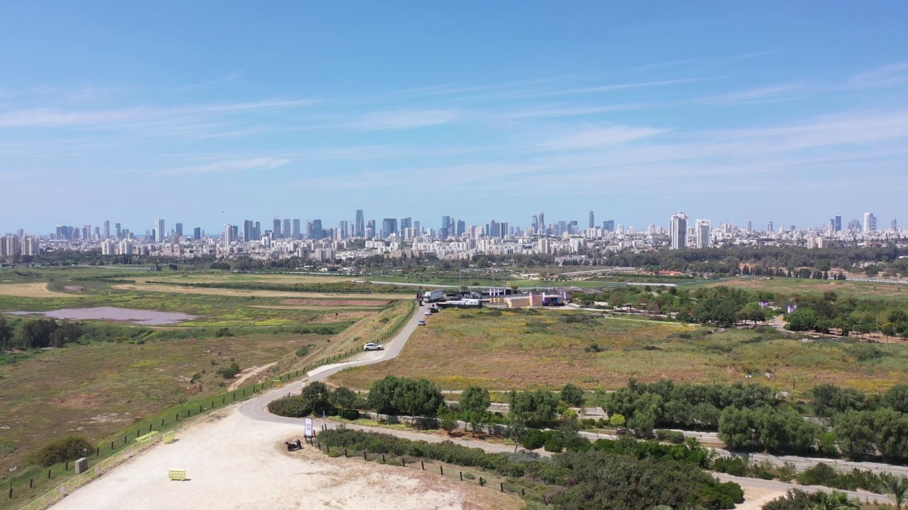 特拉维夫城市全景夏天的鸟瞰图视频素材