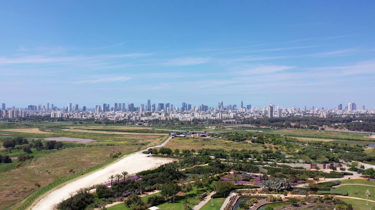 特拉维夫城市全景夏天的鸟瞰图视频素材