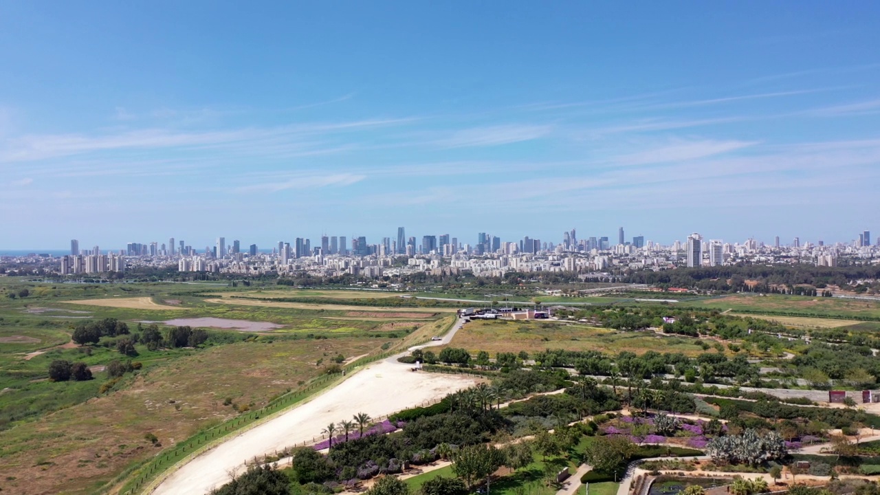 特拉维夫城市全景夏天的鸟瞰图视频素材