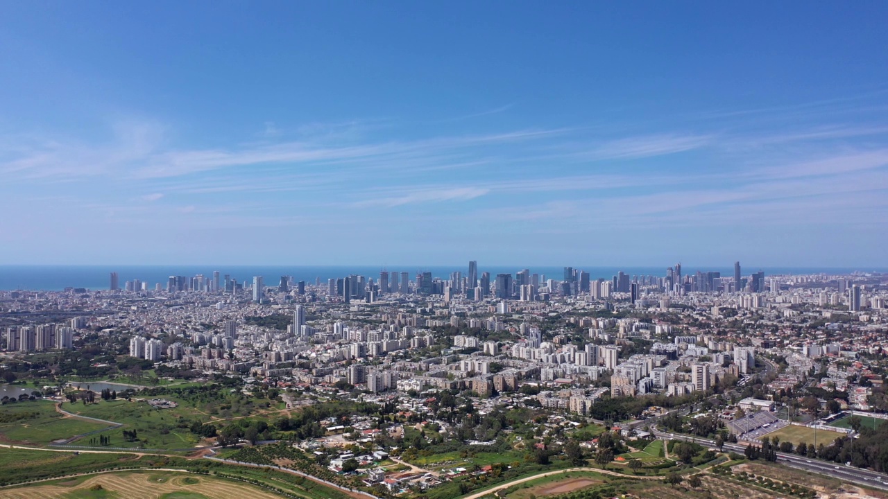 特拉维夫城市全景夏天的鸟瞰图视频素材