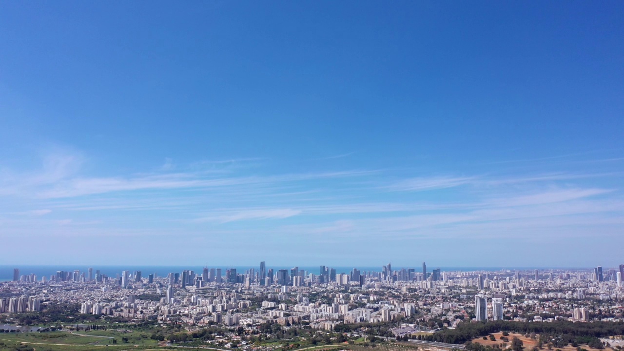 特拉维夫城市全景夏天的鸟瞰图视频素材