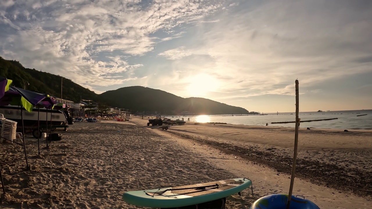 时间流逝，海滩上的日落视频素材