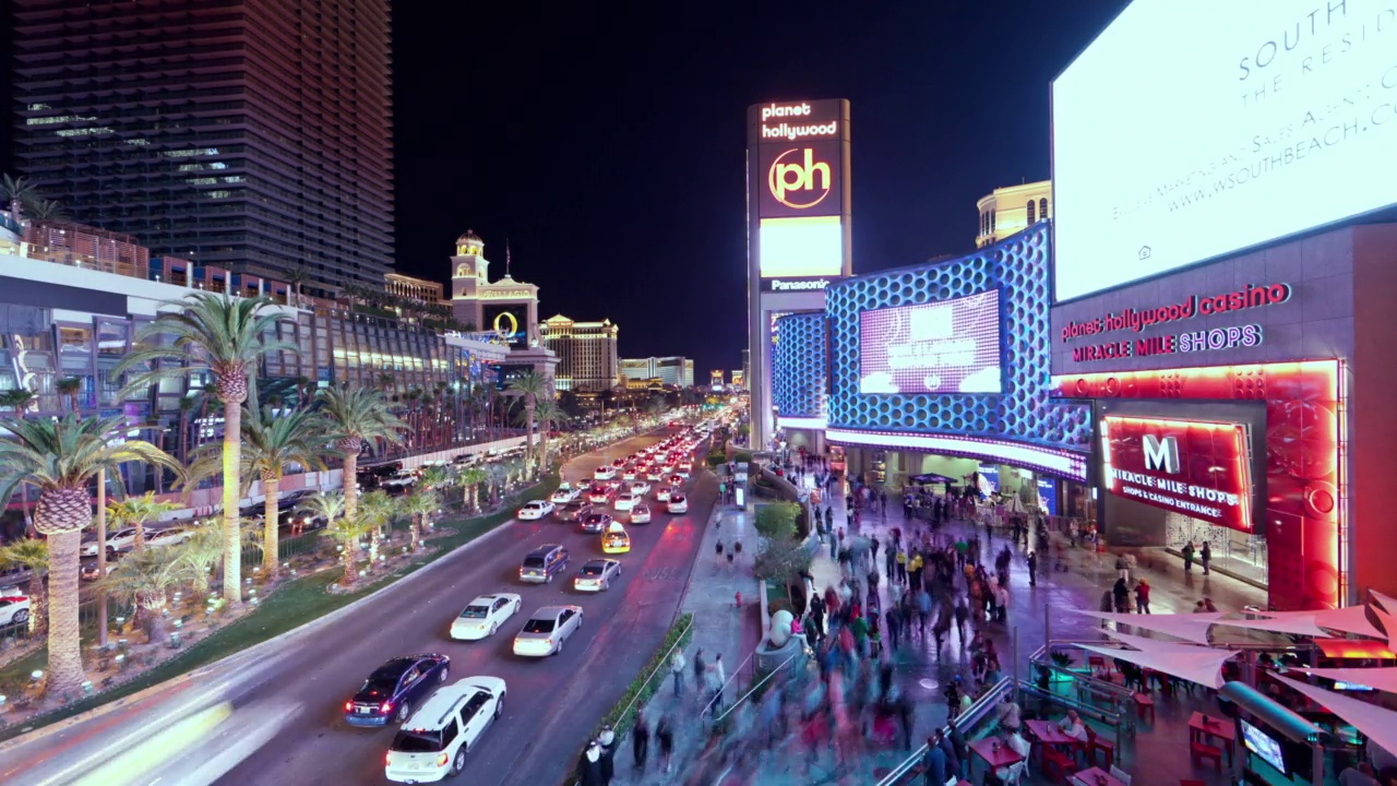 WS HA TL Las Vegas Strip at night /拉斯维加斯，内华达州视频素材