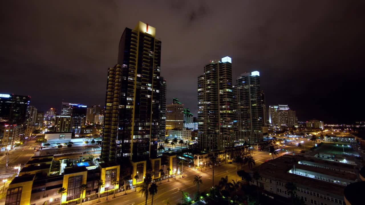 WS HA TL Downtown San Diego at night /加利福尼亚州圣地亚哥视频素材