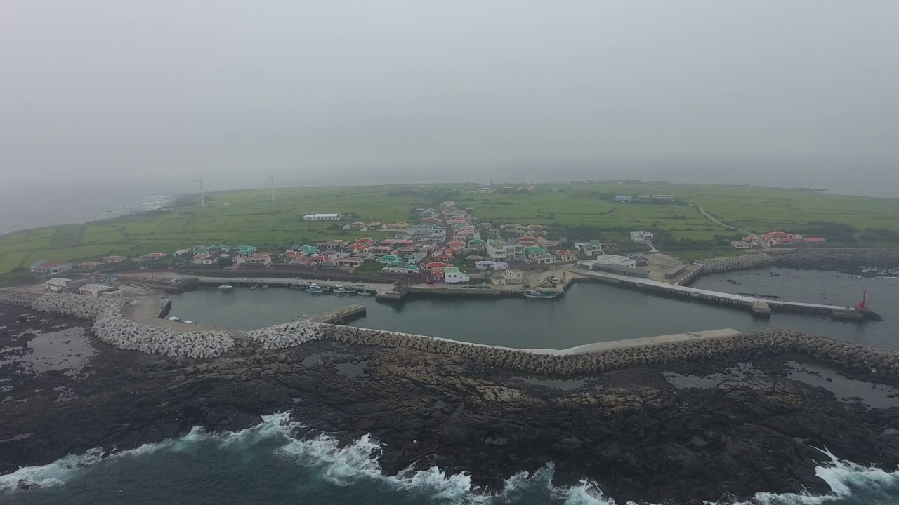 雾中的加帕多岛/济州岛，韩国视频素材