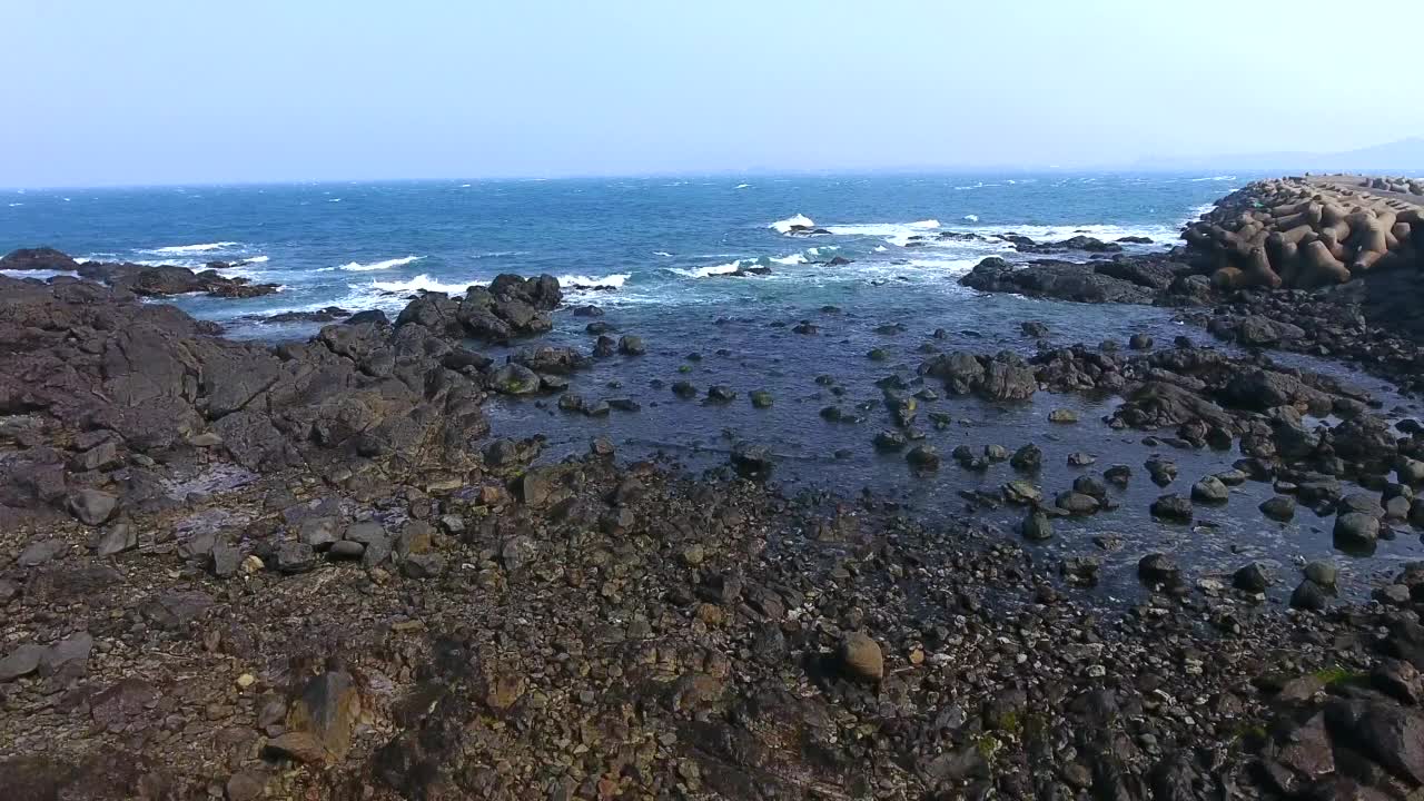 海浪海景/济州岛，韩国视频素材