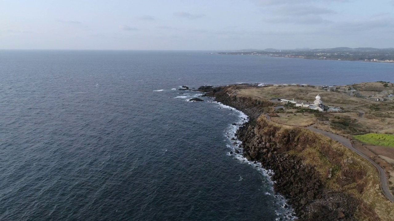 Seopjikoji角的鸟瞰图/济州岛，韩国视频素材