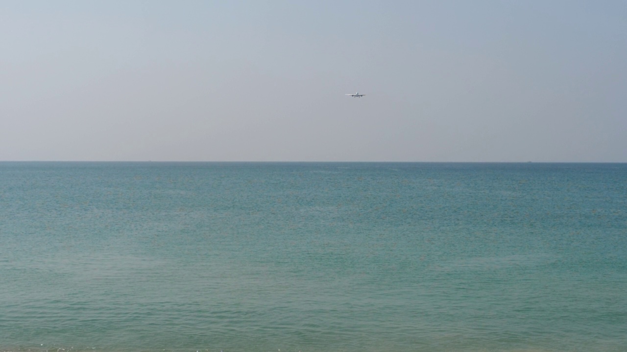 飞机飞,海景视频素材