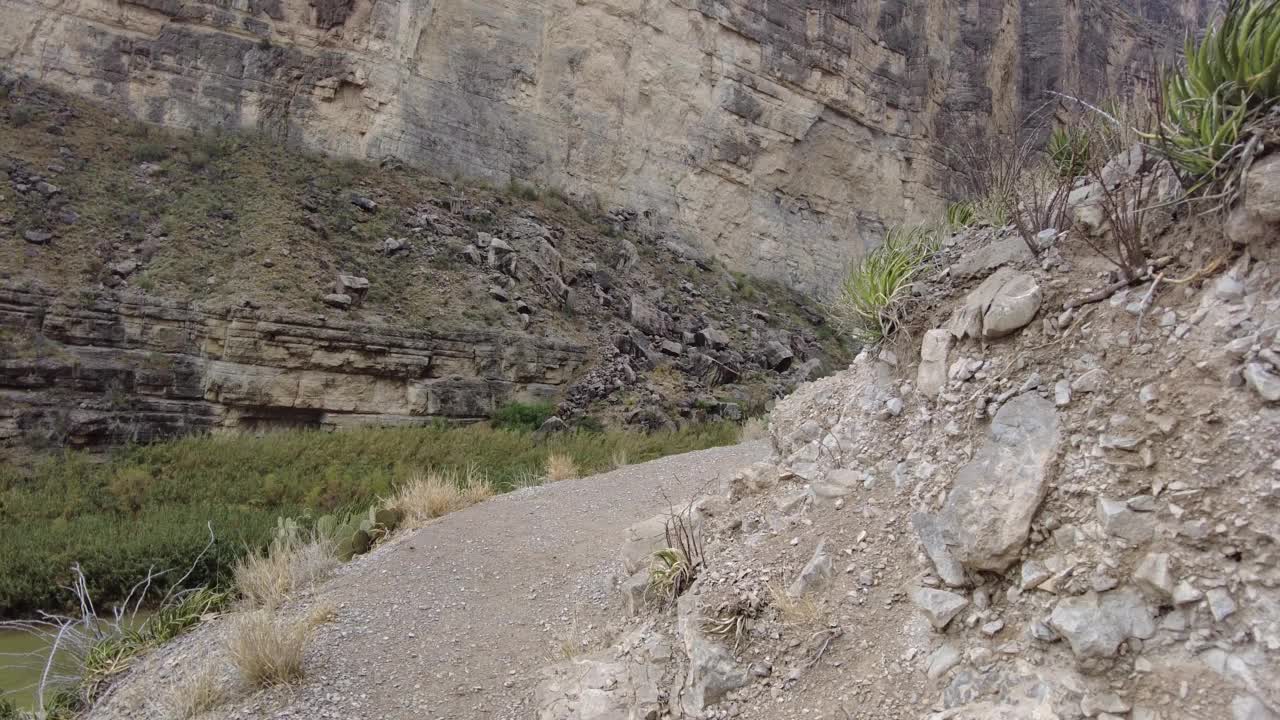 在通往圣埃琳娜峡谷的路上转弯视频素材