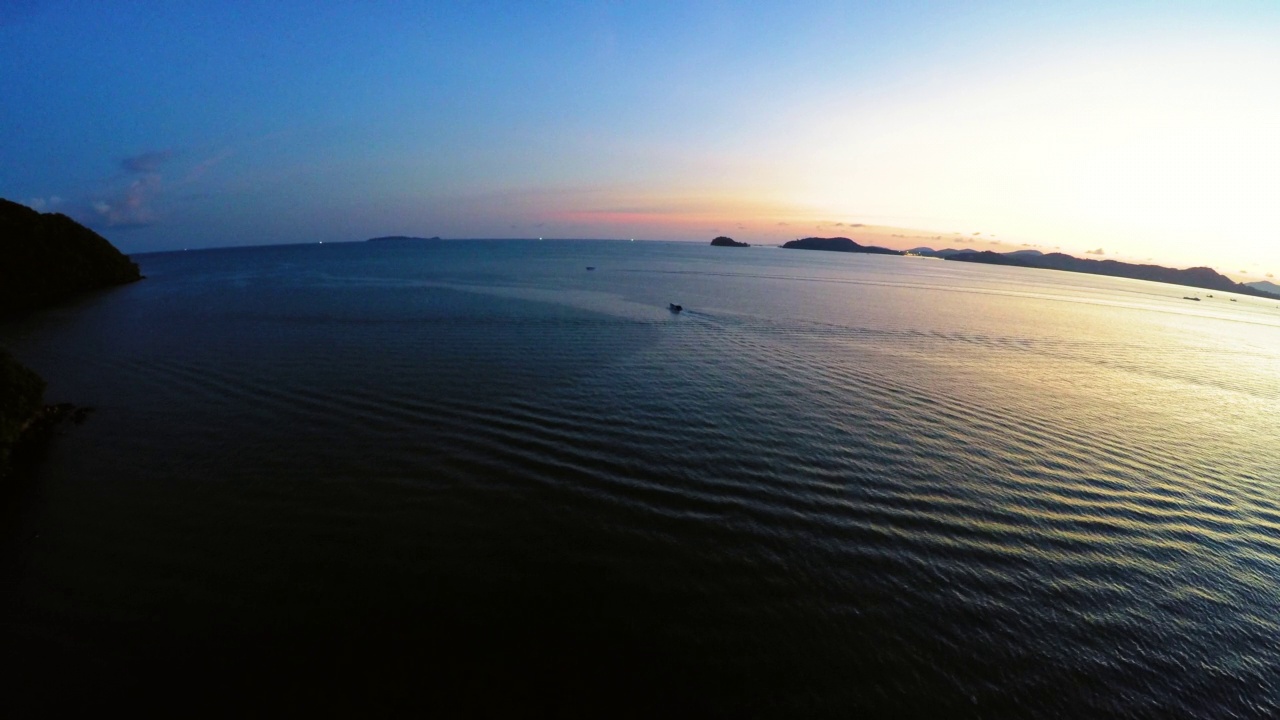 空中向前田诗式的拍摄海上对天空日落-曼谷，泰国视频素材