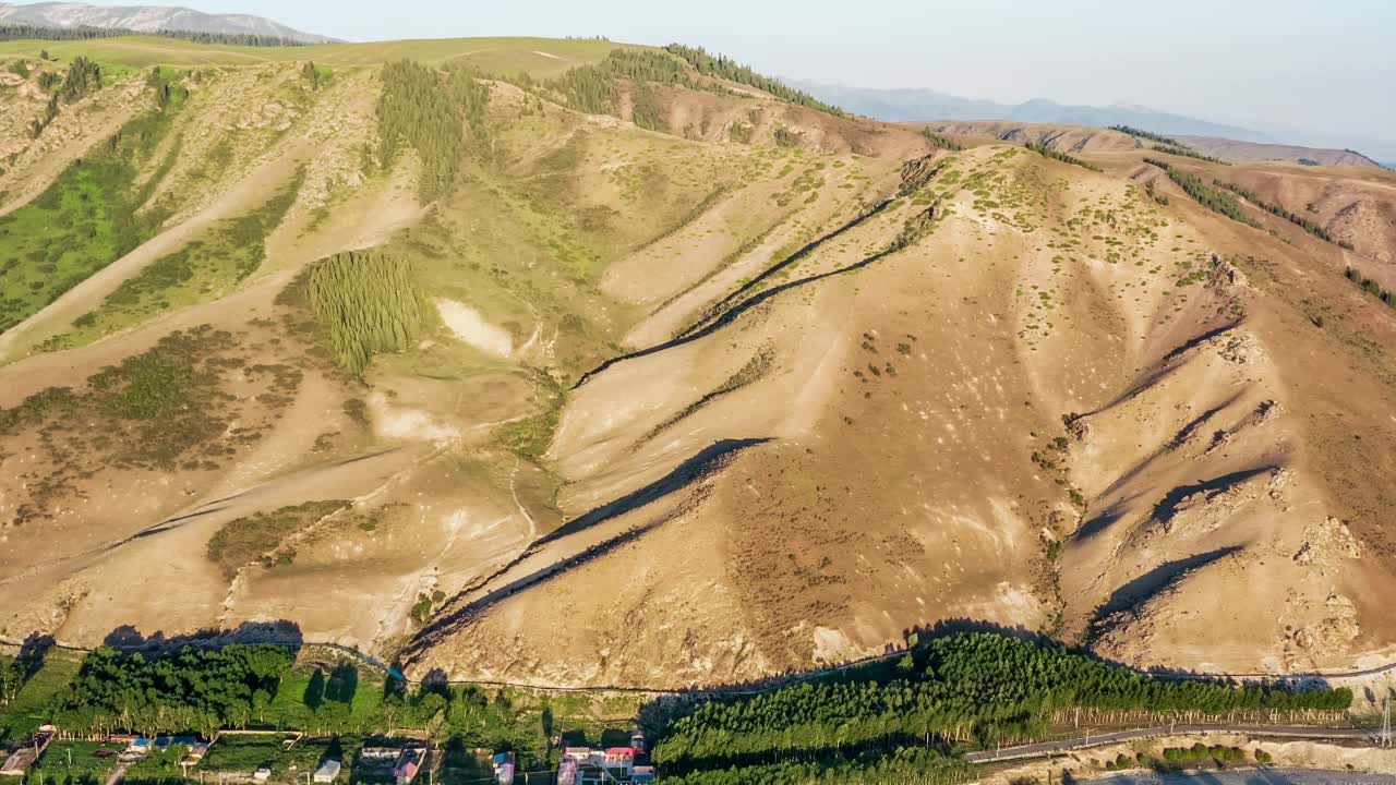 航拍新疆山区自然景观视频素材