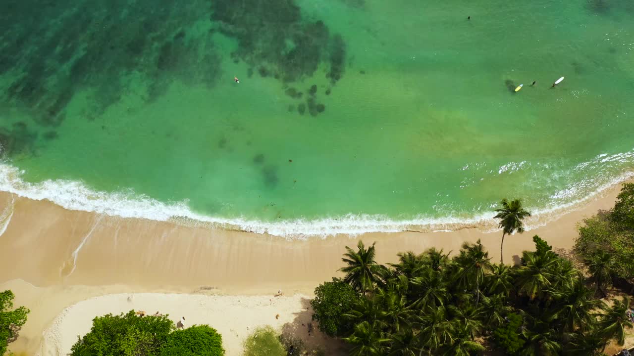 美丽的海洋景观海滩，绿松石水视频素材