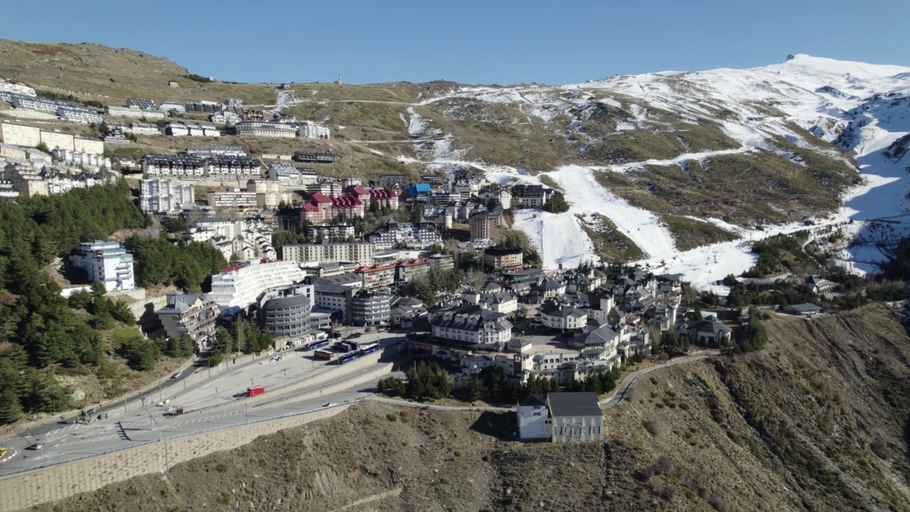 内华达山脉滑雪胜地，冬季活动目的地，空中全景视频素材