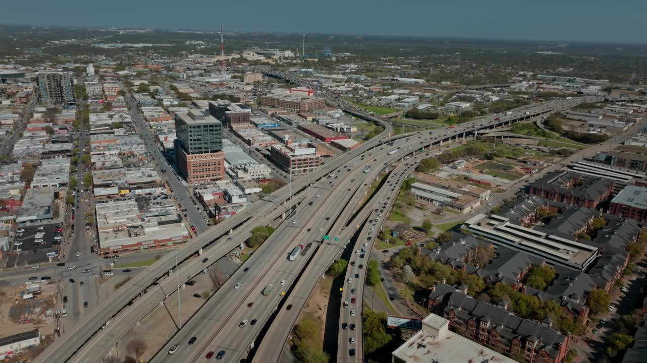 立交公路立交桥和路口在繁忙的日子视频素材