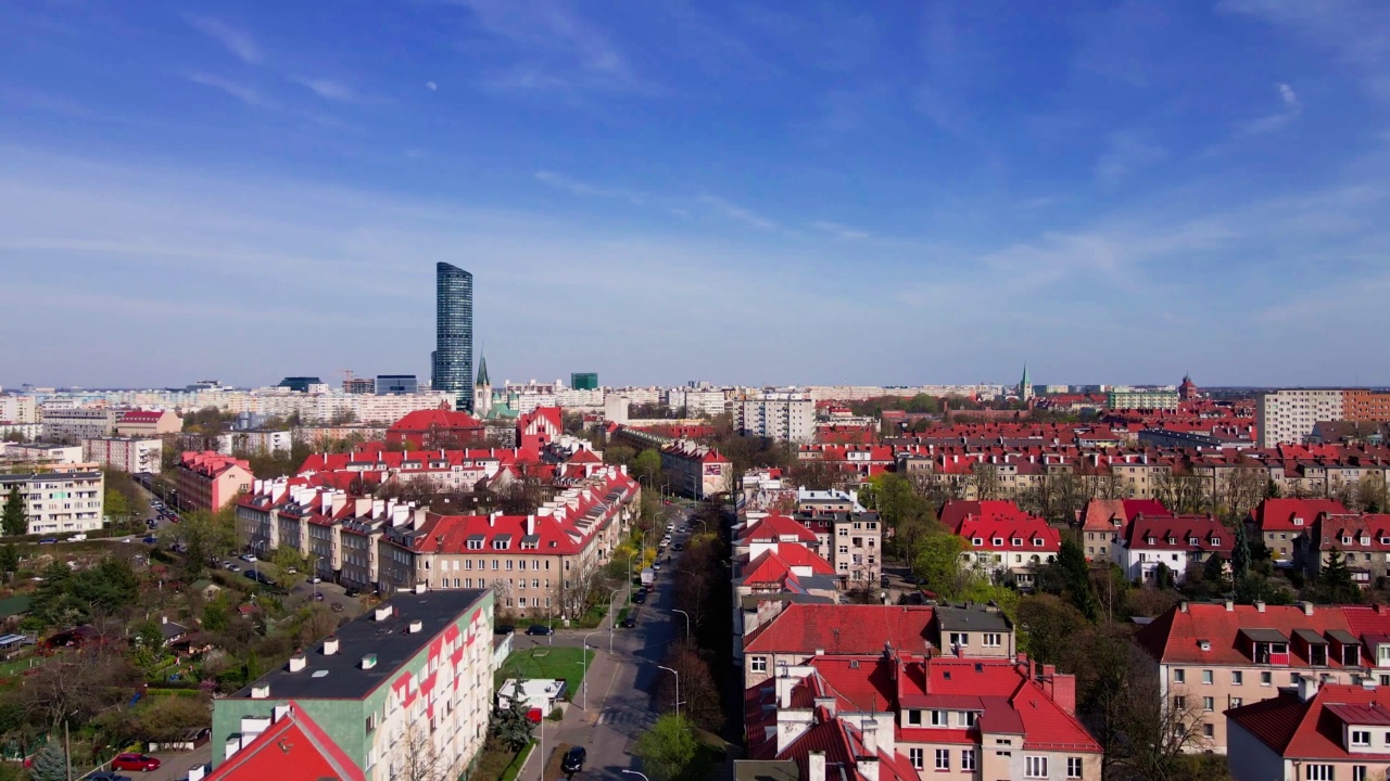 弗罗茨瓦夫全景图，鸟瞰图。现代欧洲城市景观视频素材