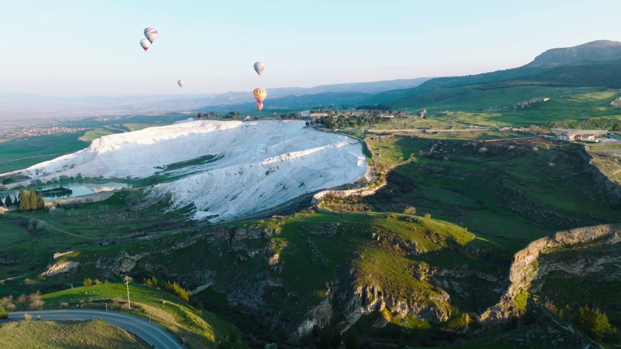 俯瞰Pamukkale - Hierapolis 4K无人机镜头在日出视频素材