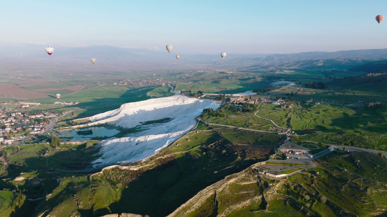 俯瞰Pamukkale - Hierapolis 4K无人机镜头在日出视频素材