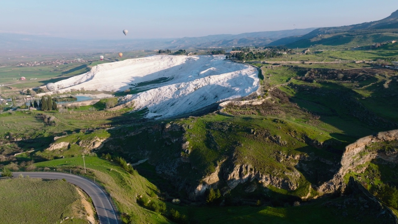 俯瞰Pamukkale - Hierapolis 4K无人机镜头在日出视频素材