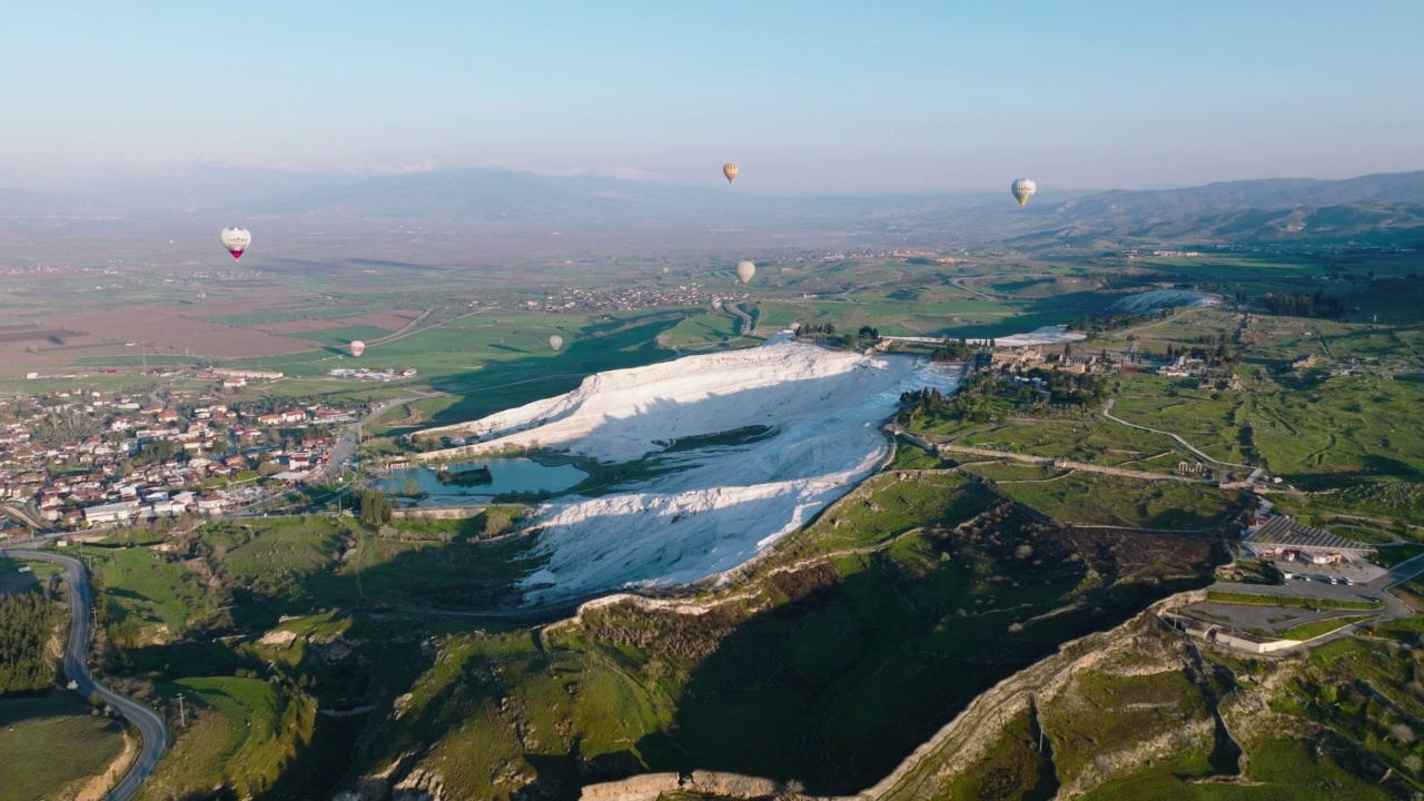 俯瞰Pamukkale - Hierapolis 4K无人机镜头在日出视频素材