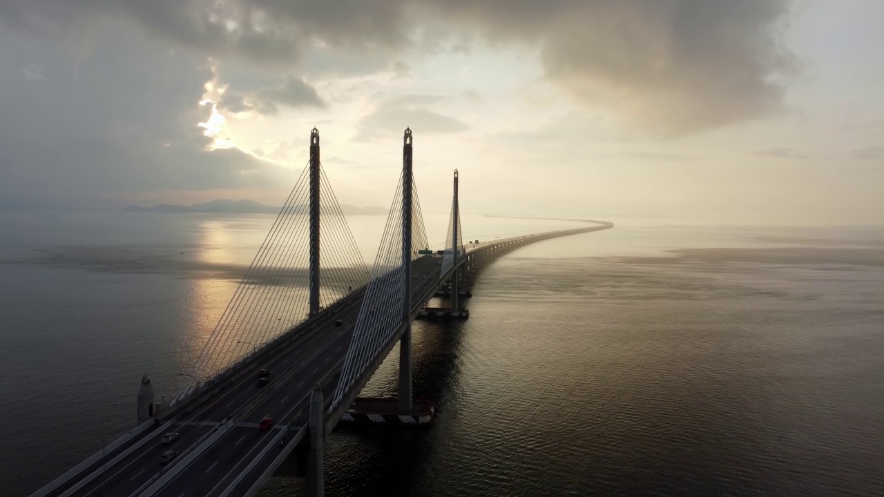 鸟瞰槟榔屿第二桥日出美景视频素材