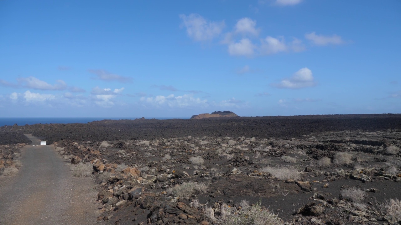 加那利群岛兰萨罗特岛蒂曼法亚国家公园的火山景观视频素材