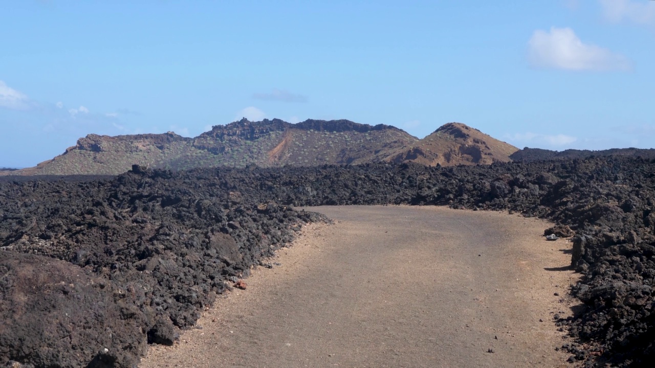 加那利群岛兰萨罗特岛蒂曼法亚国家公园的火山景观视频素材