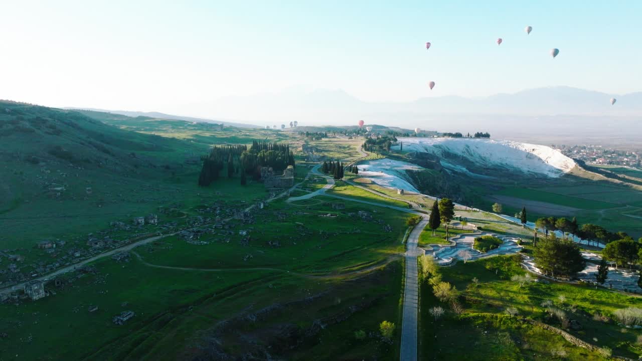 俯瞰Pamukkale - Hierapolis 4K无人机镜头在日出视频素材