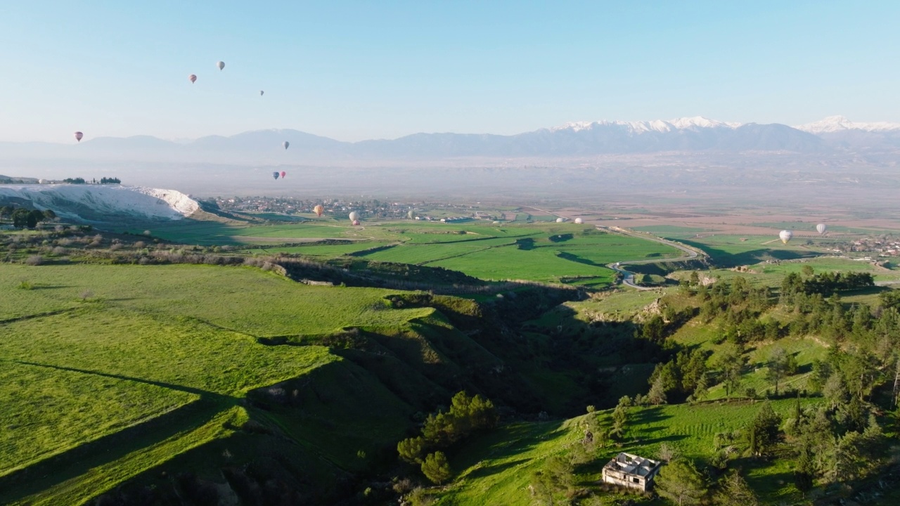 俯瞰Pamukkale - Hierapolis 4K无人机镜头在日出视频素材