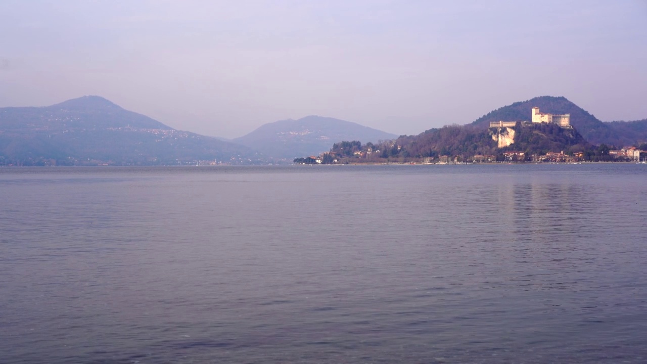 安格拉城堡和意大利马焦雷湖的电影全景视频素材