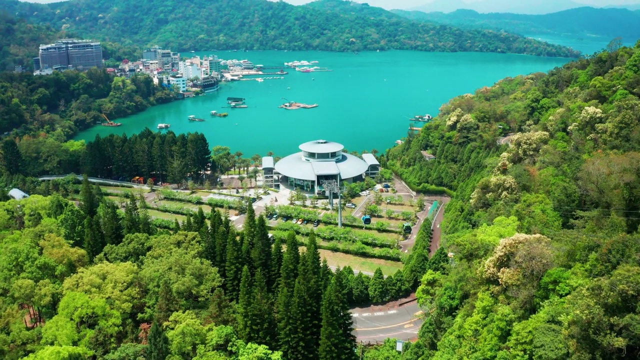 鸟瞰台湾南投日月潭及缆车景观。视频素材