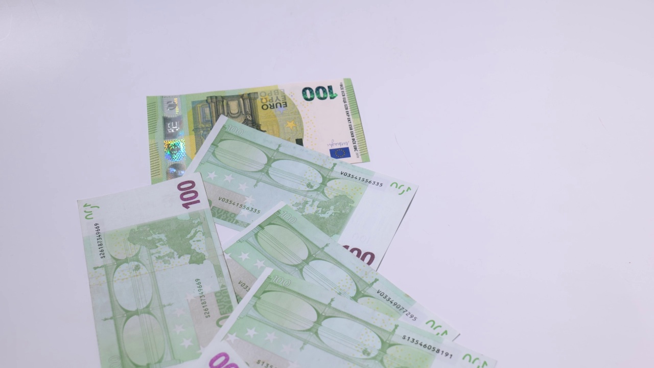 100欧元纸币。100欧元动态特写镜头。金融视频素材