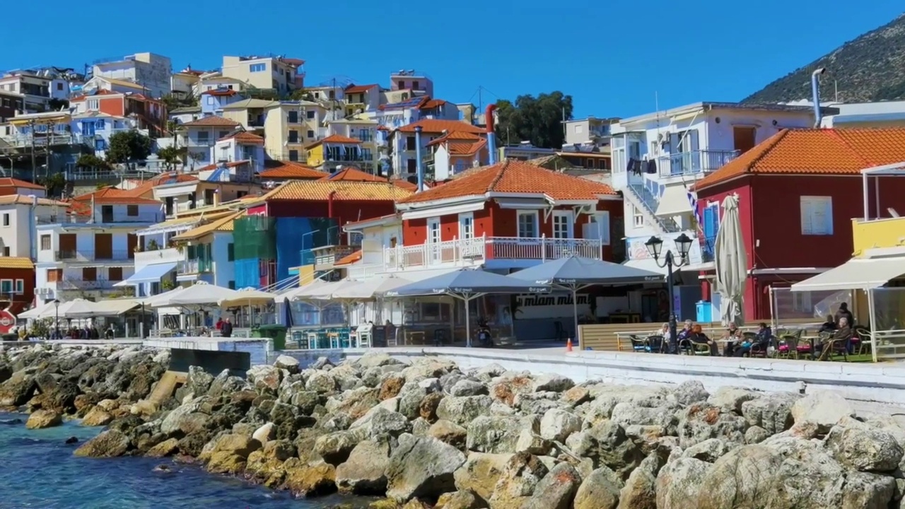 帕尔加市位于希腊海滨，是避暑旅游胜地视频下载