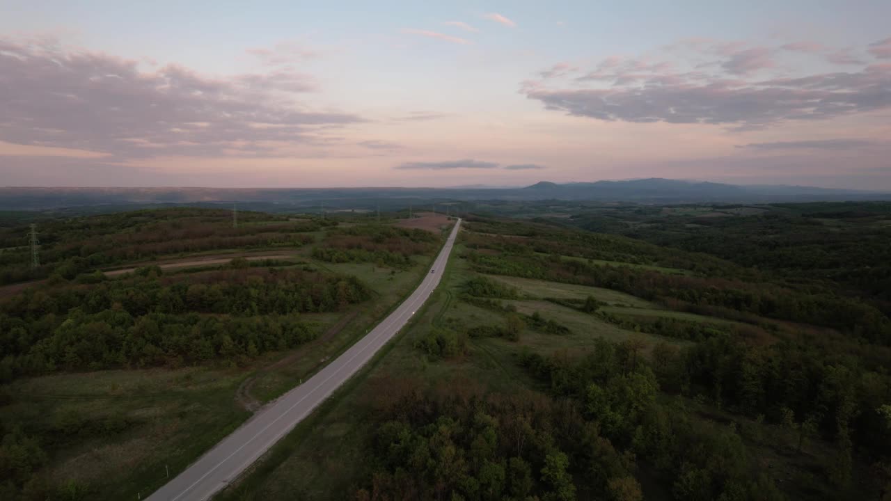 日落在城际公路上视频素材