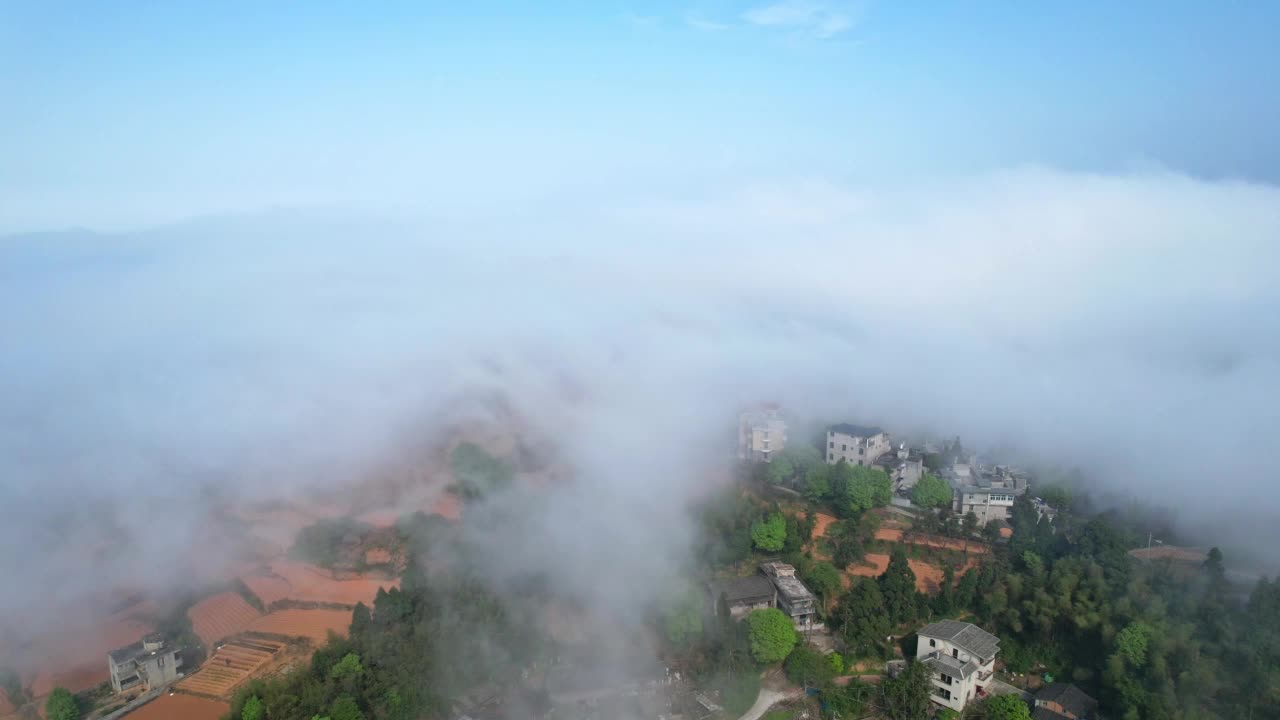 云下，是山间的乡村视频素材