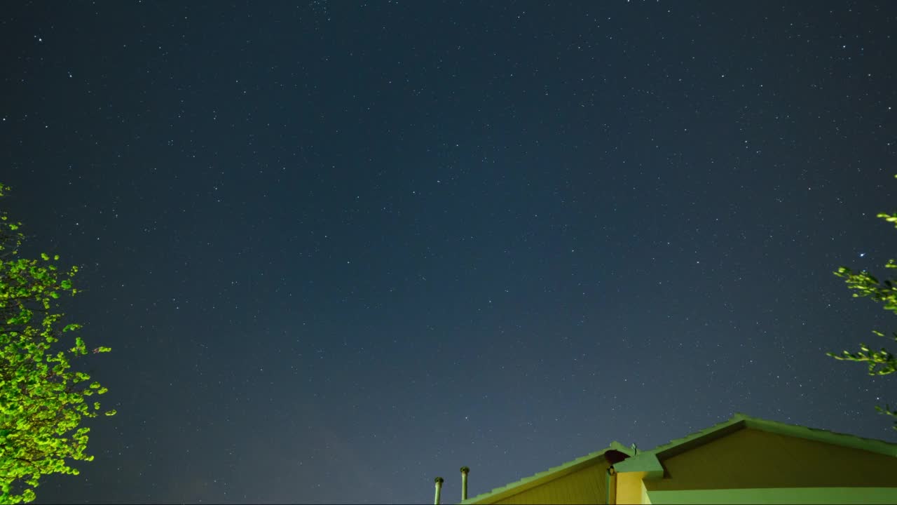 意大利夜空中星星轨迹的时间流逝。视频素材