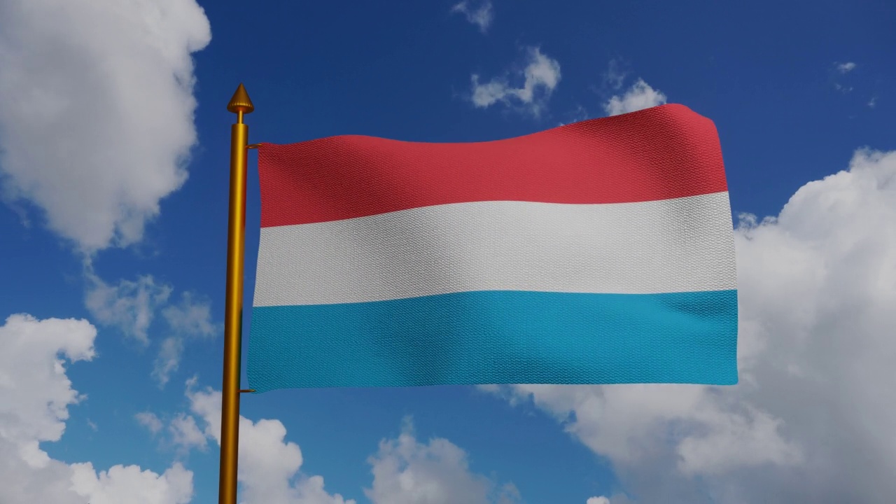 卢森堡国旗挥舞着带有旗杆和蓝天时间流逝的3D渲染，Letzebuerger Fandel或Flagge Luxembourg或Drapeau du Luxembourg，卢森堡国旗triband纺织品视频素材