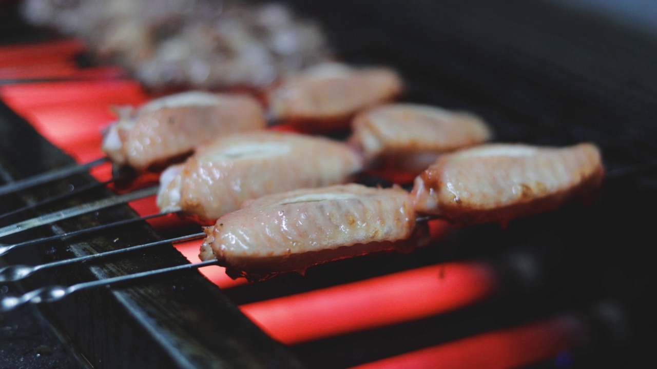 烤鸡翅、羊肉串、中式烧烤视频素材