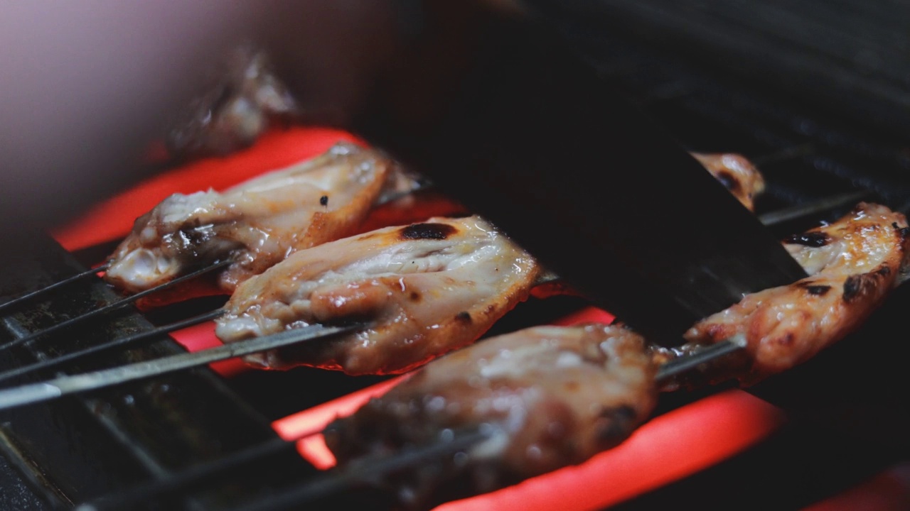 烤鸡翅、羊肉串、中式烧烤视频素材