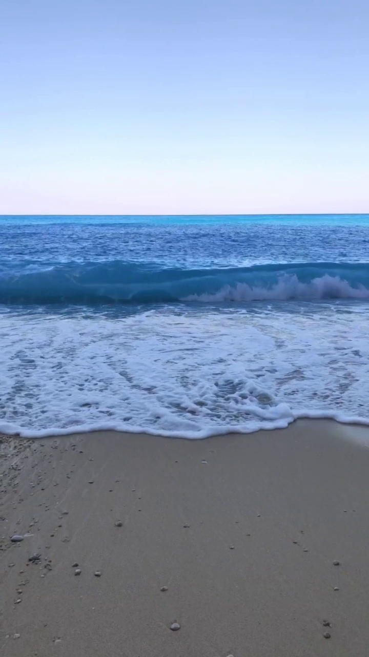 蓝色的大海，海浪，沙滩视频素材